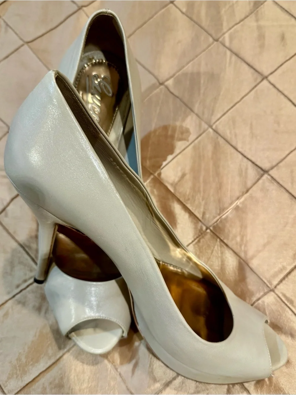 Gucci Light Gray Peep-Toe Leather Pumps, Platform, size 40